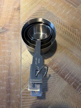 Set of 2 stainless steel measuring cups and spoons